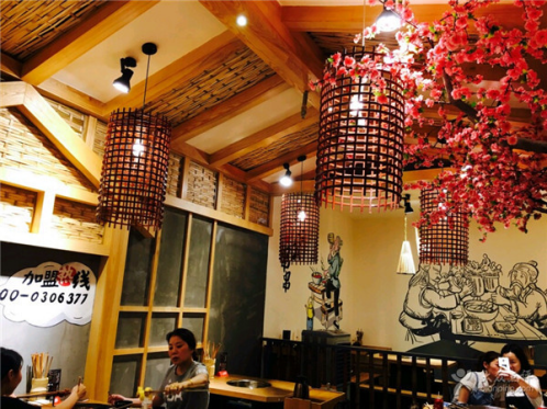 串串香加盟风格奇特的美食产品,洪七公开创市场新纪元