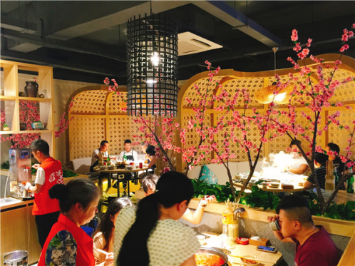串串香加盟店如何吸引消费者?洪七公吃串串有高招