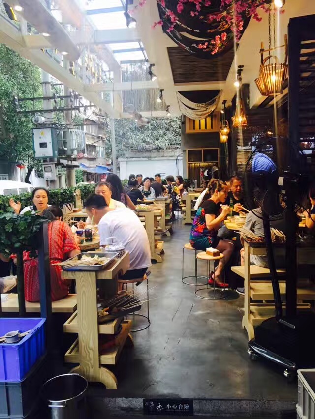 麻辣烫加盟要怎么选开店地址