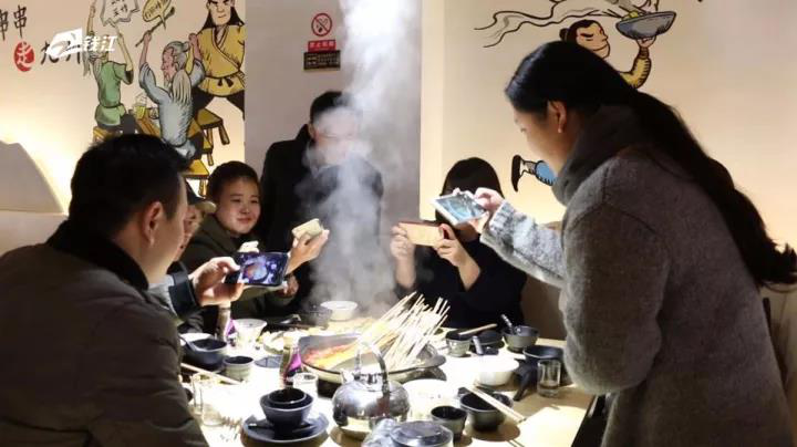串串香加盟店受到广大群众和媒体的关注