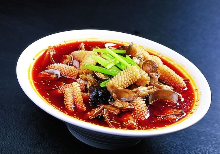 制作好的一锅麻辣烫