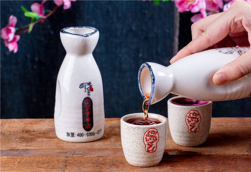 ​串串香加盟店如何能够吸引到食客