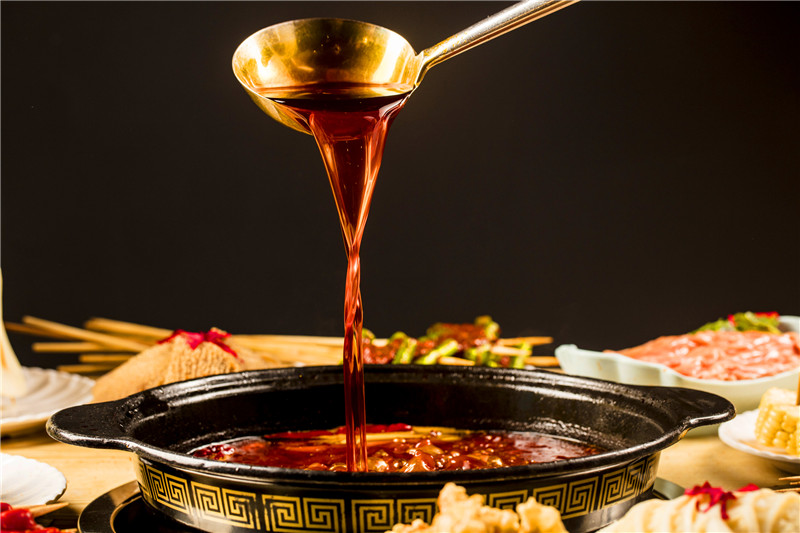 串串香加盟店当中清油底料和牛油底料的区别